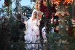Kourtney Kardashian se udala za Travisa Barkera na intimnoj ceremoniji u Italiji, a pažnju je ukrala neobična venčanica koju je dizajnirala uz pooć čuvenog dvojca Dolce&Gabbana.