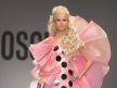 Nakon premijere filma Barbie Grete Gerwig koji kritika već naziva filmom godine i sve prisutnijem trendu Barbiecore u visokoj modi, julski ELLE stav donosi priču o modnoj lutki Barbie koja već decenijama definiše politike roda, tela i kulture.