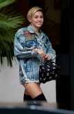 Miley Cyrus: Nigde bez vintage Chanel torbice