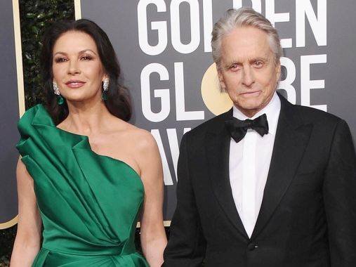 Razlika između Catherine Zeta-Jones i Michaela Douglasa je 25 godina.