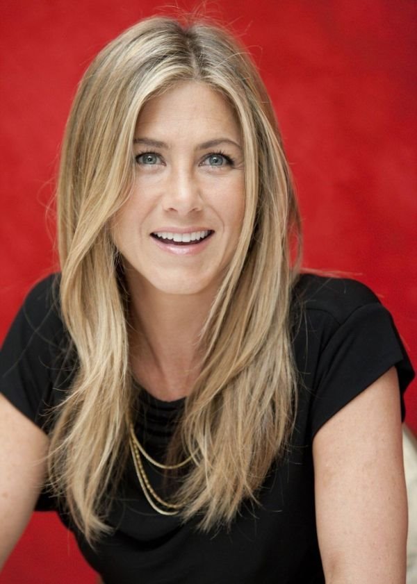 Njenu kosu svi vole: Najbolje frizure Jennifer Aniston