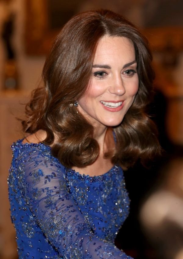 Stavila do znanja da ONA ostaje na TRONU: Kate Middleton u kraljevskoj haljini!