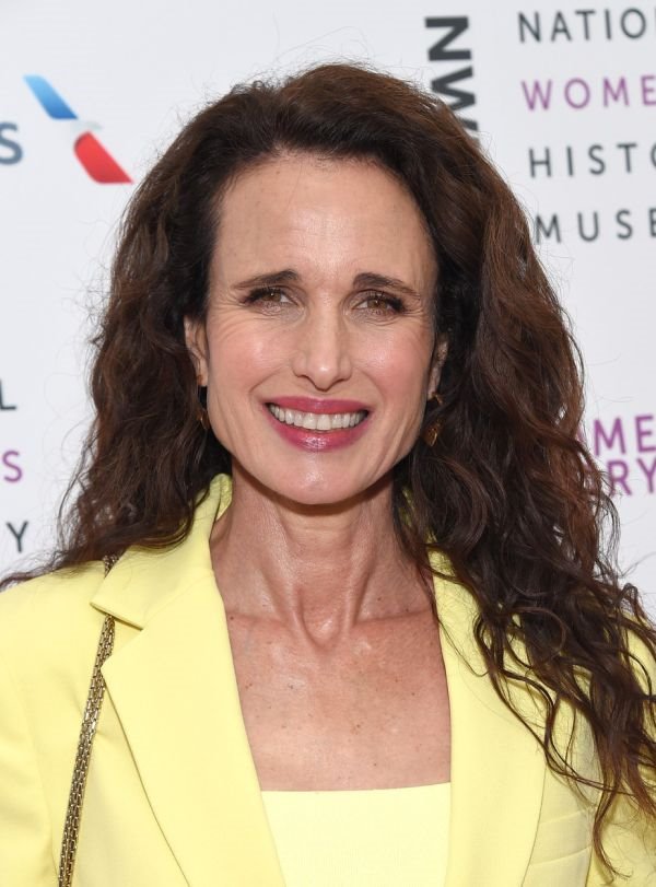 Bez ovog osmeha i bujne kose bila bi neprimetna! Andie MacDowell ima 61 i obara nas s nogu