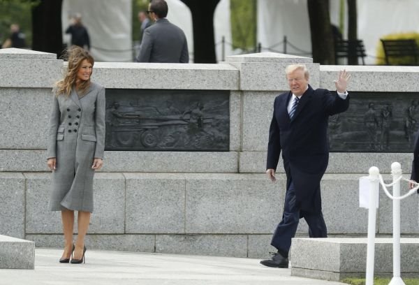 Melania Trump je definitivno kraljica mantil haljina!