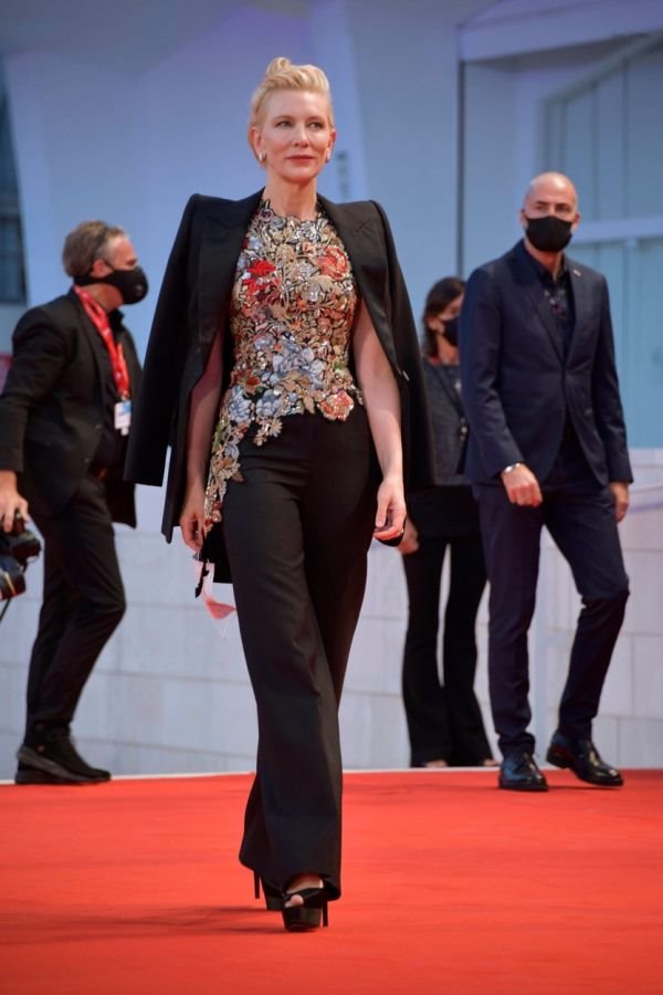 Već ih je nosila i opet je pobednica: Najbolja red carpet izdanja Cate Blanchett sa festivala u Veneciji