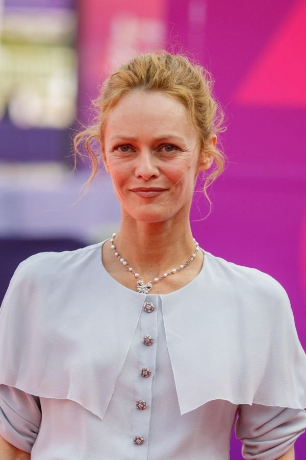 Ovako to rade Francuskinje: Vanessa Paradis ponosno nosi bore i Chanel