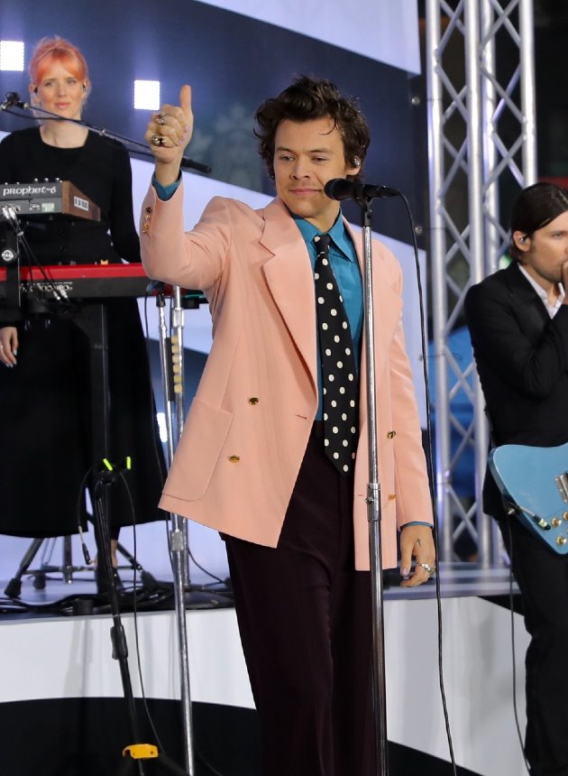 Srećan rođendan, Harry Styles: Ovo su najupečatljiviji outfiti ikone koja ruši modne stereotipe