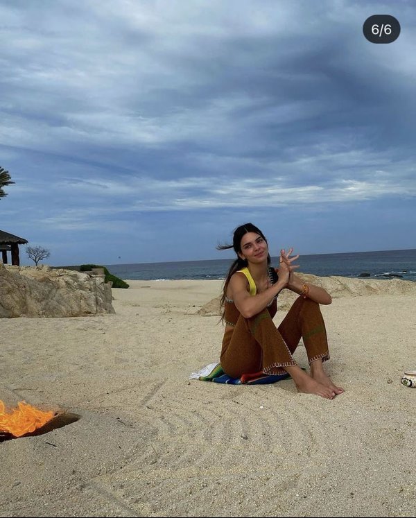 Kendall Jenner demonstrira vodeće trendove za plažu, more i leto 2021. Počnite da prepisujete!