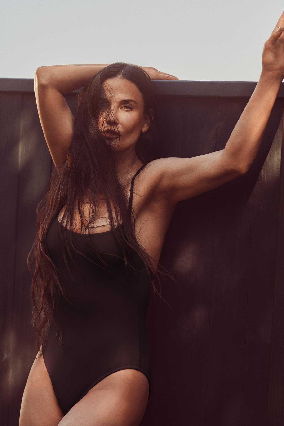 Demi Moore u bikiniju bez fotošopa: Prirodan izgled i minimalističan outfit su u trendu!