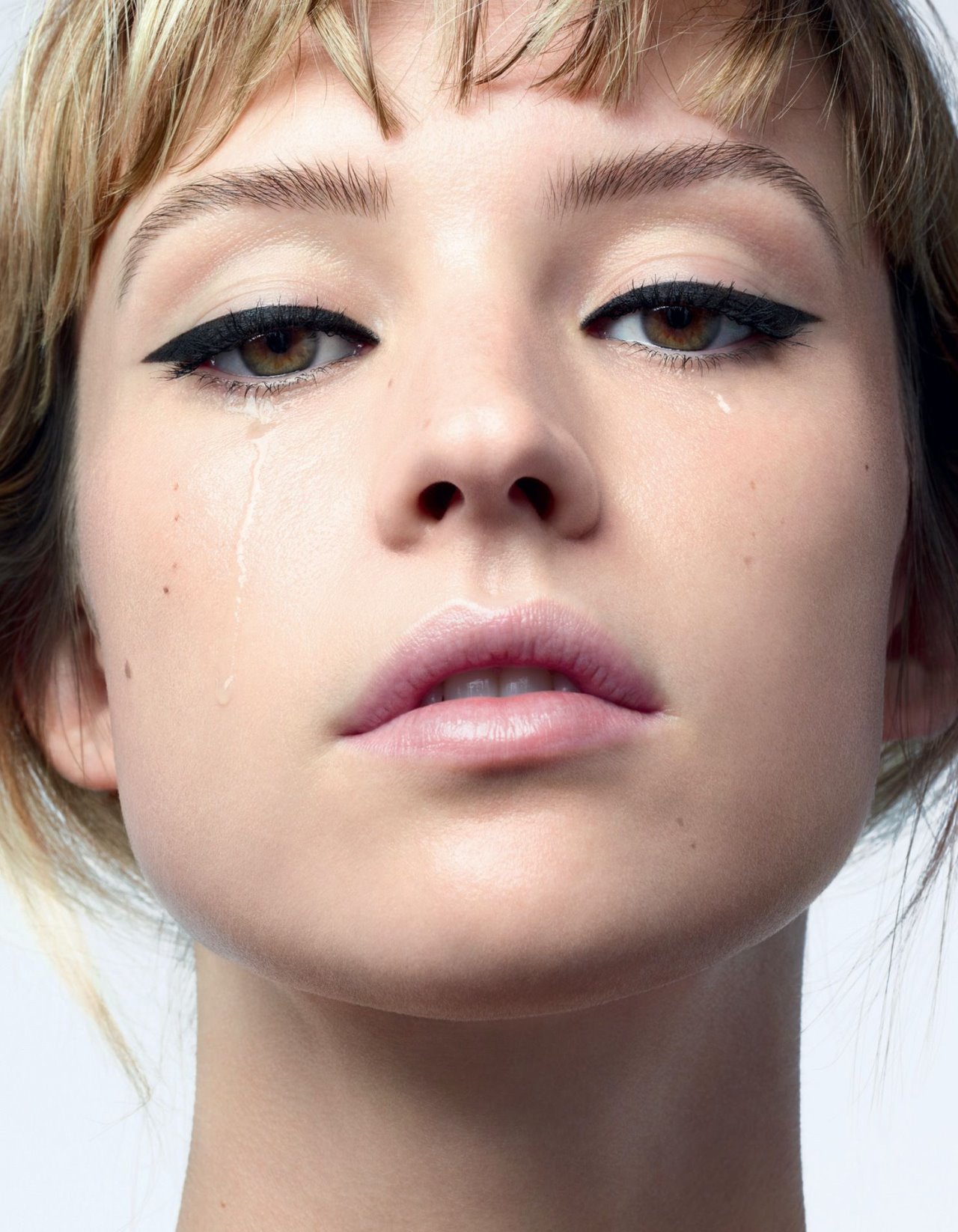 EXCLU-Chanel-s-offre-les-yeux-d-Angele-pour-sa-nouvelle-campagne-beaute