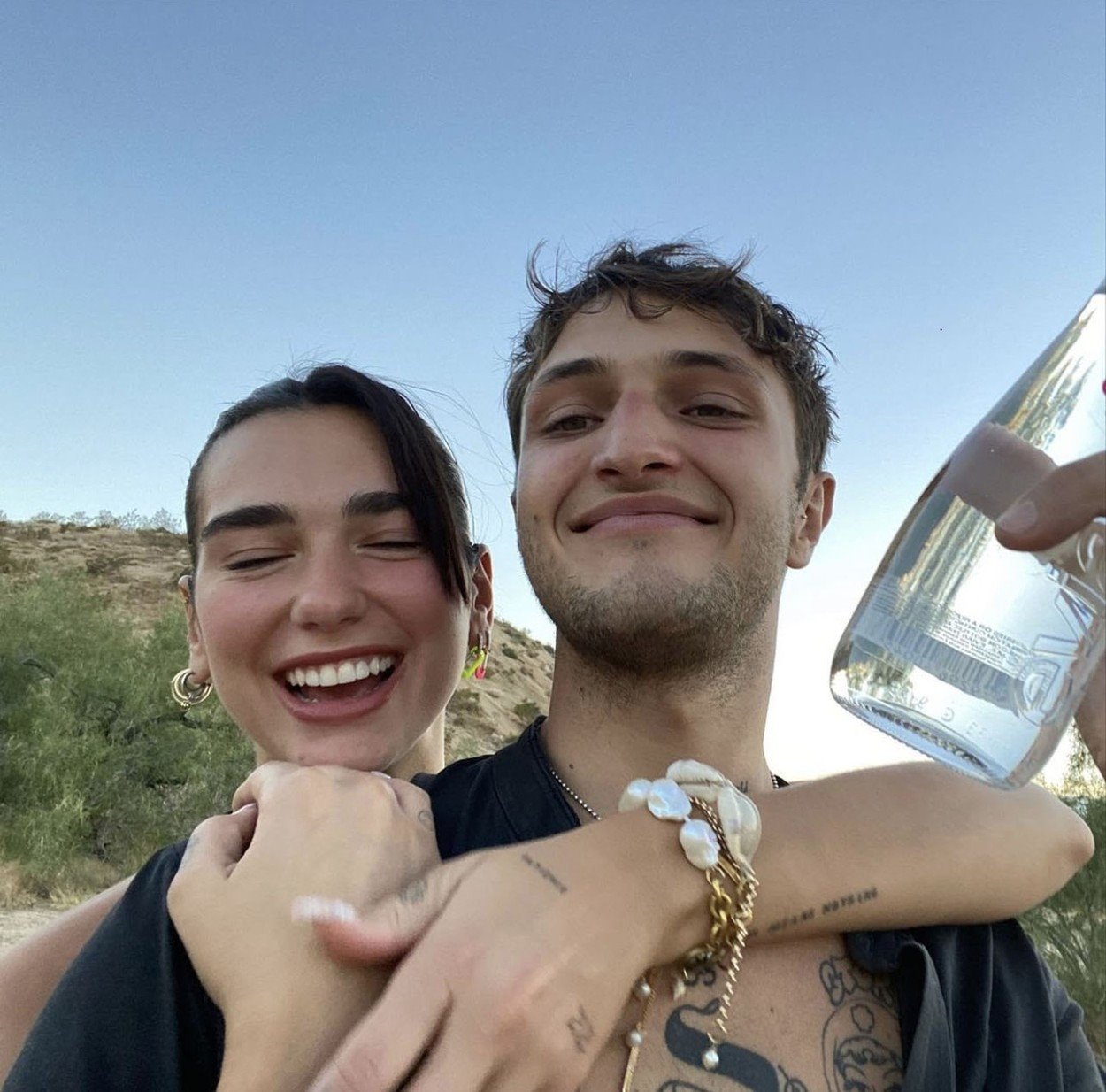 Dua Lipa i Anwar Hadid su raskinuli nakon dve godine veze.