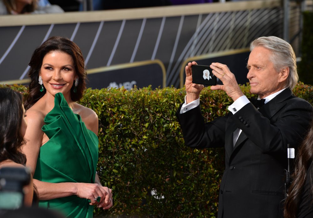 Razlika između Catherine Zeta Jones i Michael Douglas je 25 godina.