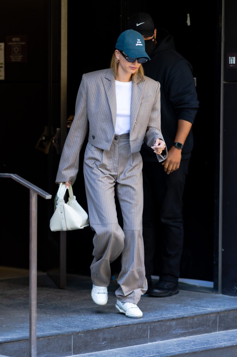 Hailey Bieber obožava da nosi New Balance patike.