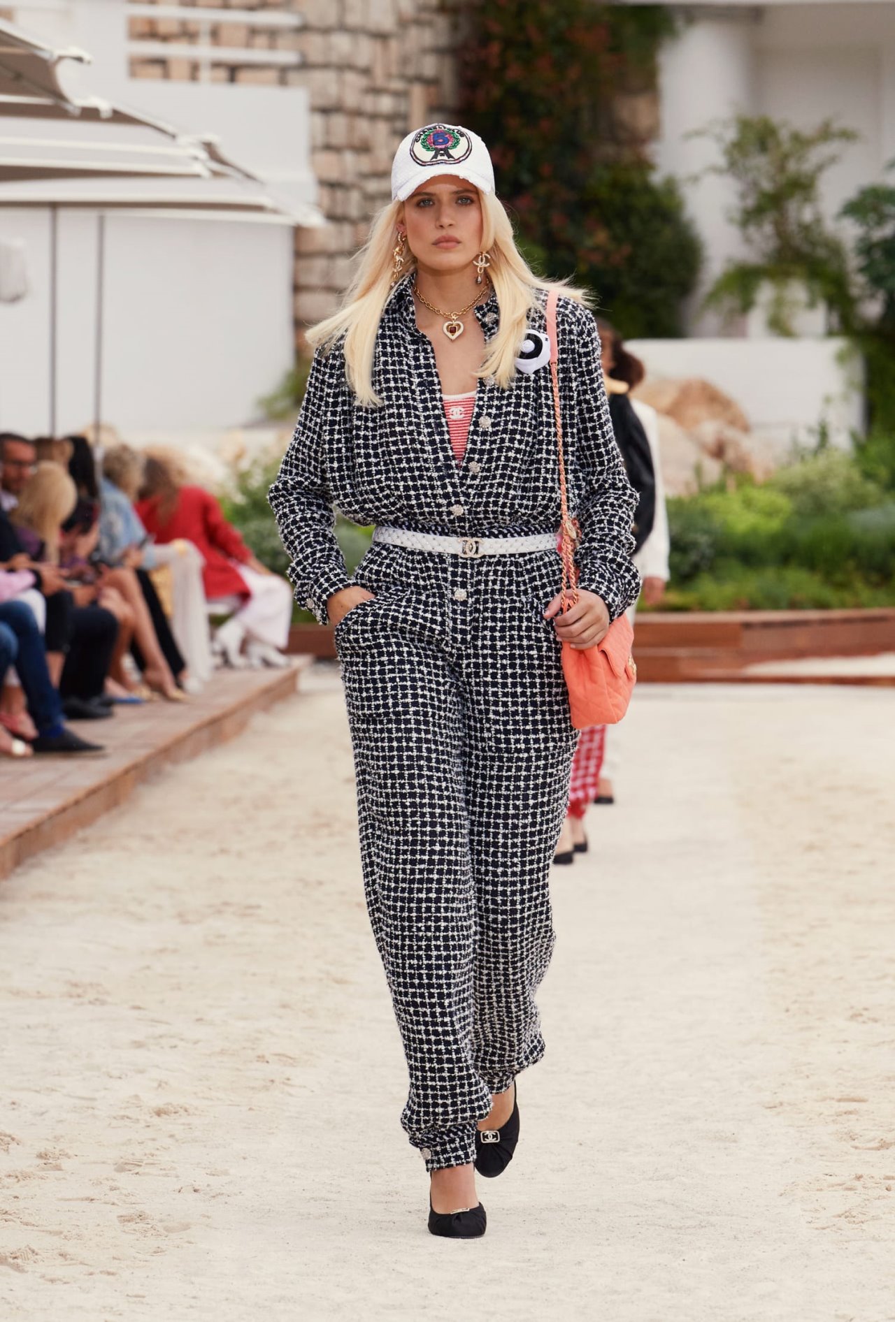 chanel_008-cruise-2022-23-collection_looks_vf-LD.jpg