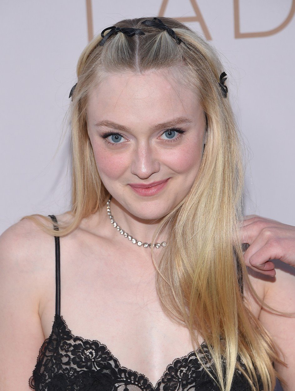 Dakota Fanning obožava sunshine blonde nijansu kose.