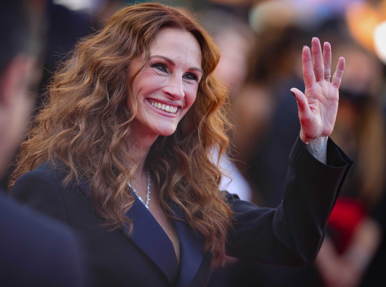 Julia Roberts u crnom odelu na Kanskom festivalu.