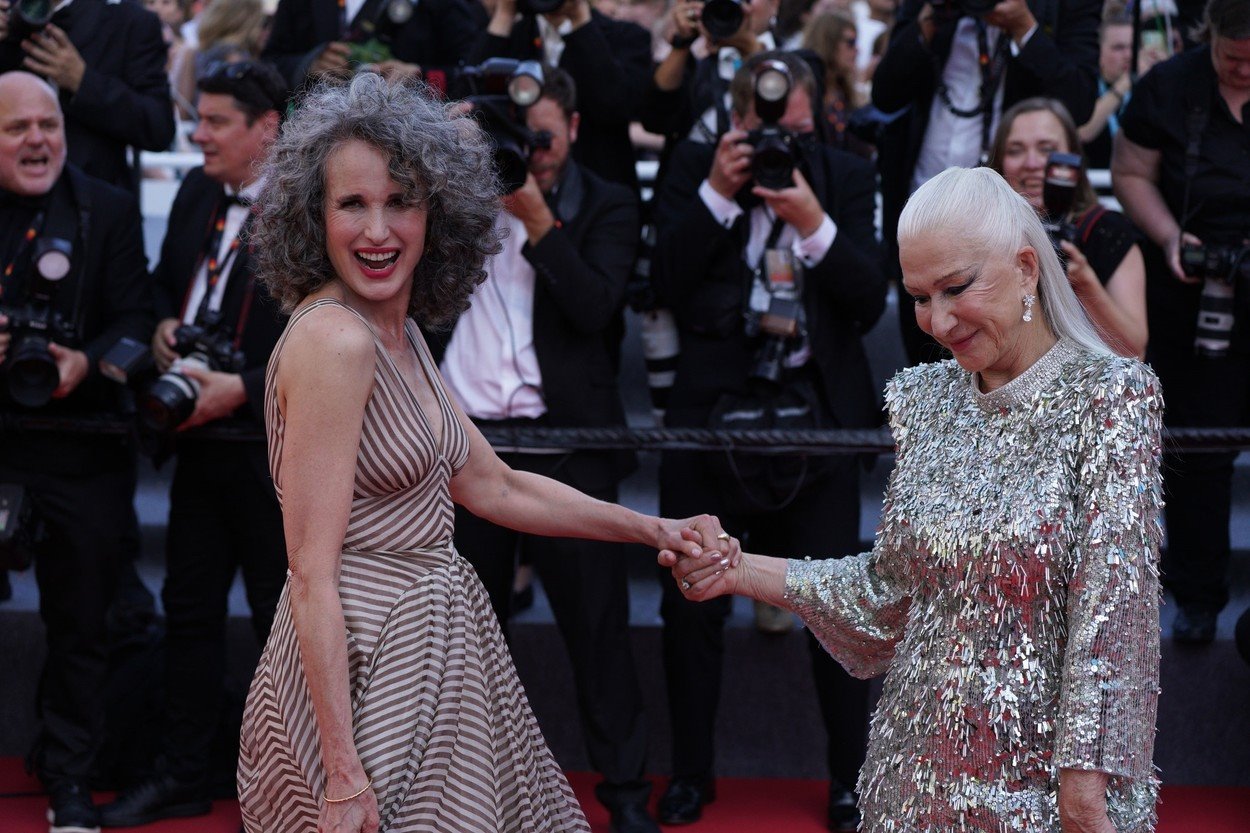 Helen Mirren nosi sedu XXL kosu.