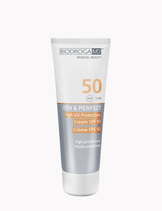 Biodroga UV zaštitna krema SPF 50 – krema sa zaštitnim faktorom must-have, bilo da ste na „skin fasting-u“ ili ne. Ova krema će vam pružiti zaštitu, ne ostavlja beli trag, a ima i obnavljajuća svojstva.