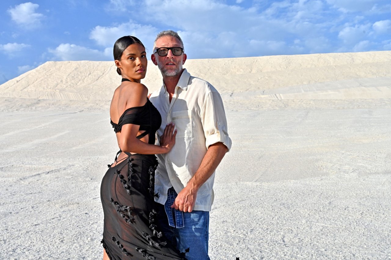 Vincent Cassel i Tina Kunakey na Jacquemus reviji.