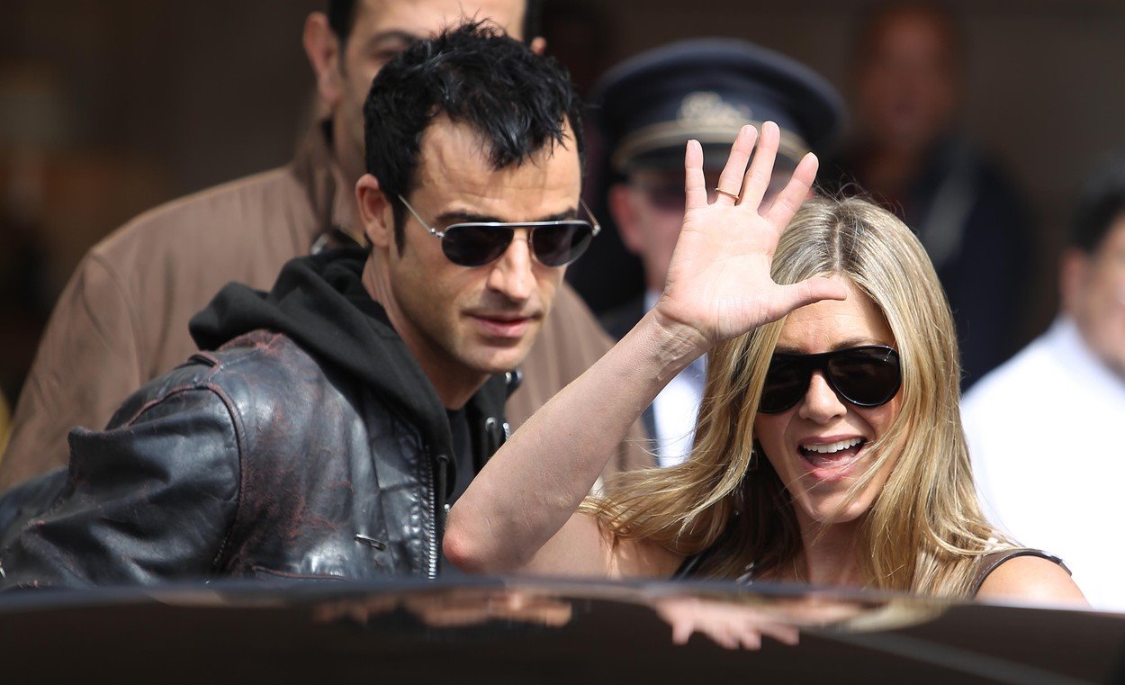 Jennifer Aniston i Justin Theroux šokirali su svet tajnim venčanjem u dvorištu svog doma 2015. godine.