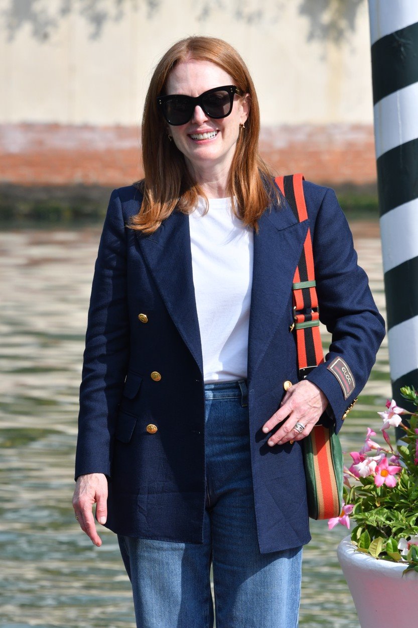 Julianne Moore je ponela klasičan model farmerki.