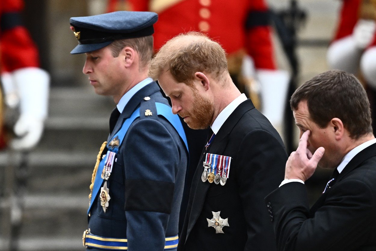 Sahrana kraljice Elizabeth II počela je u Vestminsterskoj opatiji danas u 11 časova, a pored kraljevske porodice, prisustvuje 2000 važnih gostiju iz celog sveta.