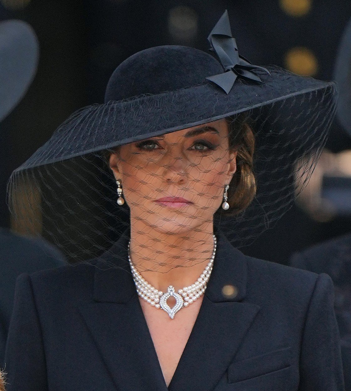 Meghan Markle, Kate Middleton i Camilla odale su počast preminuloj kraljici Elizabeth II pažljivo odabranim nakitom.