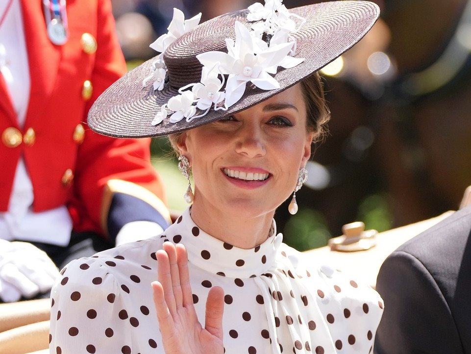 7 BEAUTY PRAVILA KOJE KATE MIDDLETON NIKAD NE KRŠI: Beži od teške šminke, a jednim trikom održava svež izgled