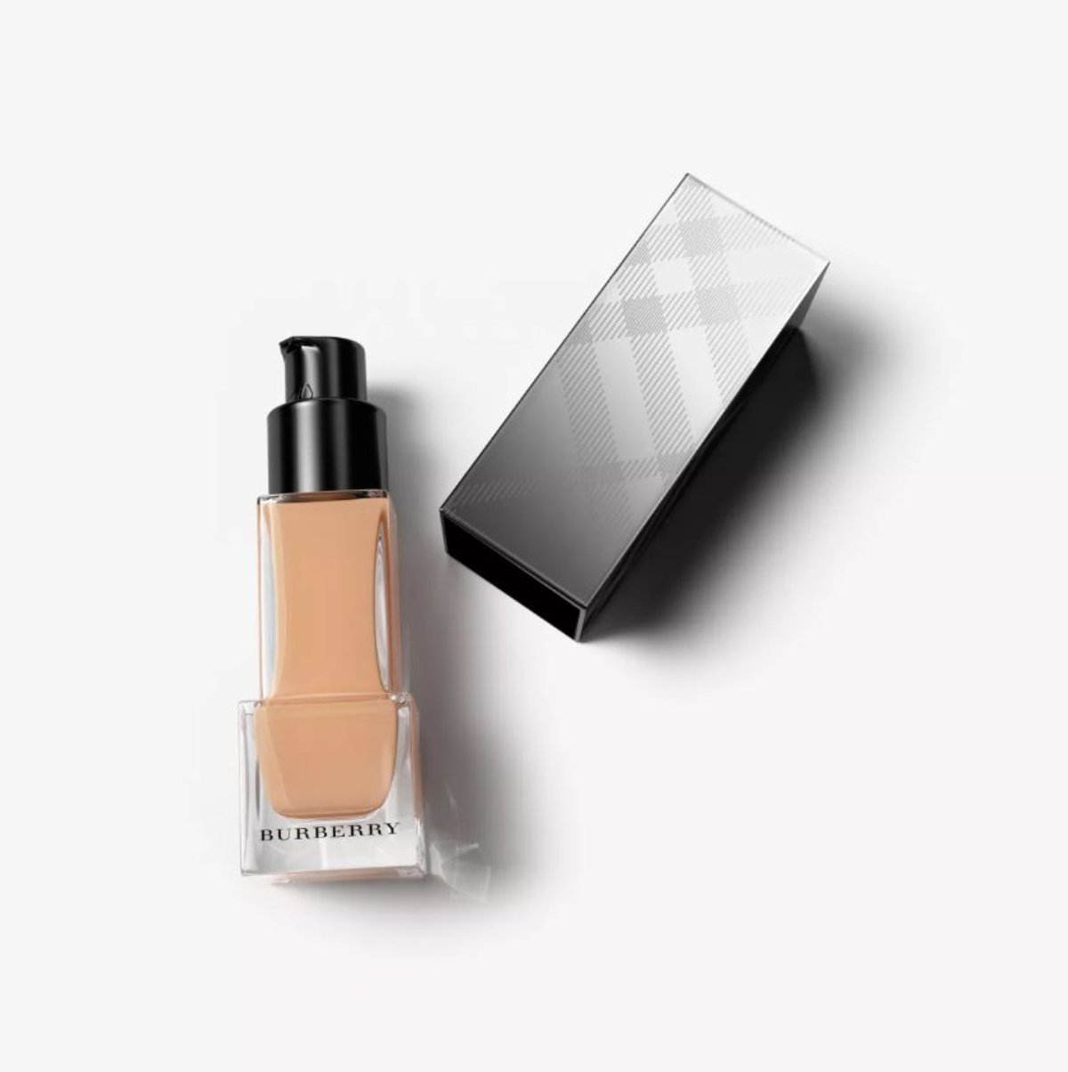 Victorija obožava BURBERRYFresh Glow Foundation