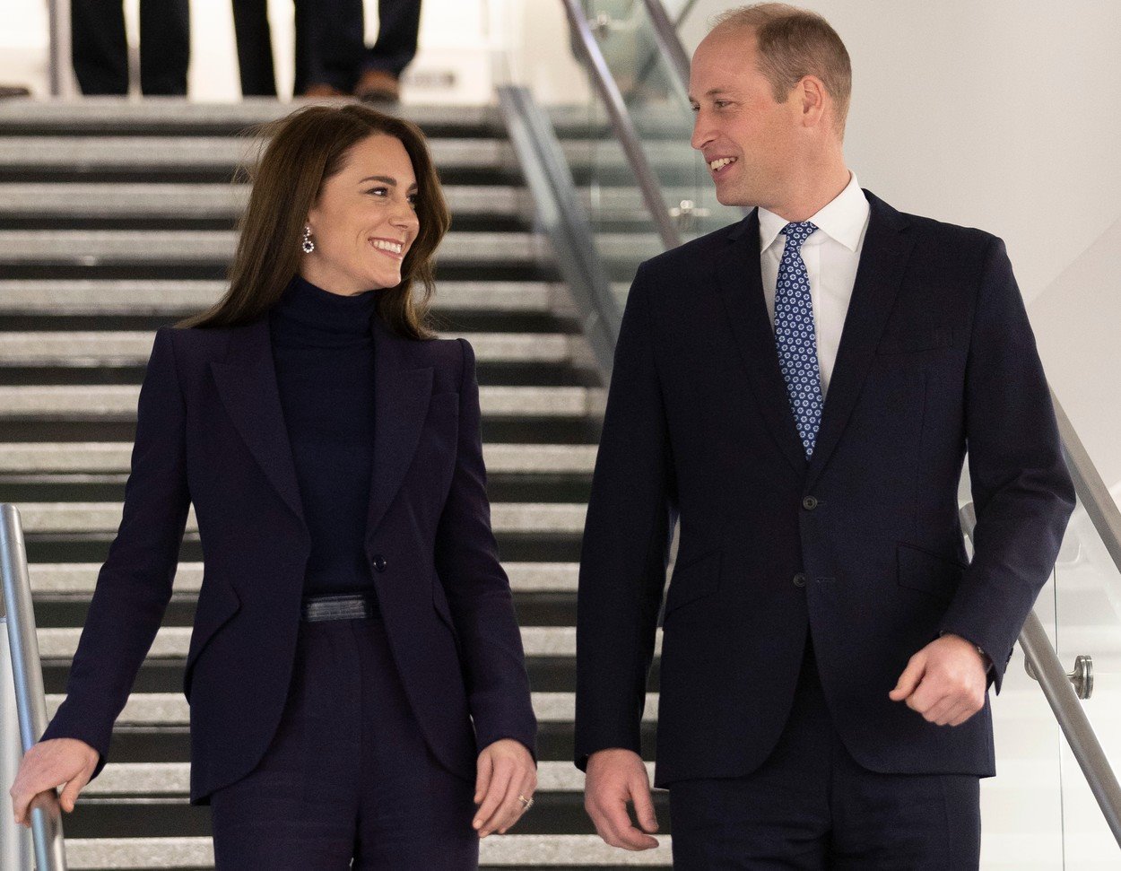 KATE MIDDLETON I PRINC WILLIAM U USKLAĐENIM MODNIM KOMBINACIJAMA: Power couple zna kako da ostavi utisak