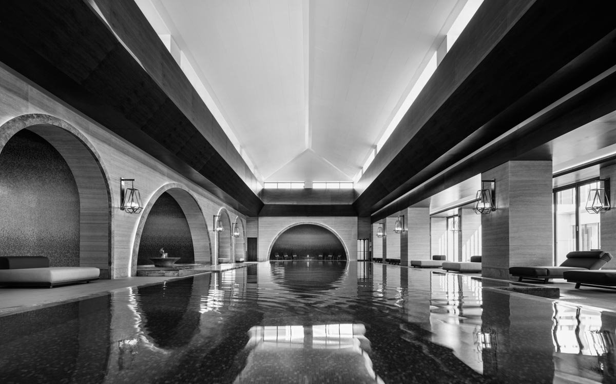 OO_Portonovi_Wellness_Chenot_Espace_Indoor_Pool_Wide_1589_NoRail_MASTER_BW_Small.jpg