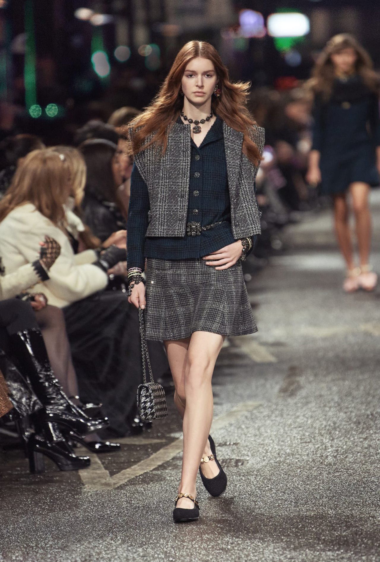 chanel_look-032_2023-24-metiers-dart-collection-LD.jpg