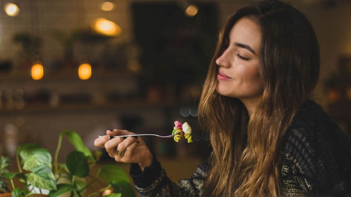 Donosimo četiri načina koji će vam pomoći da ponovo uspostavite zdravu rutinu ishrane, prema savetima nutricionistkinje i kvantnog terapeuta Zvezdane Ljubenković.