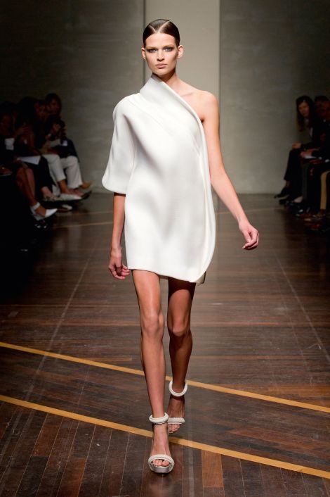 Rađanje nove ženstvenosti - Feminine look P/L  2013