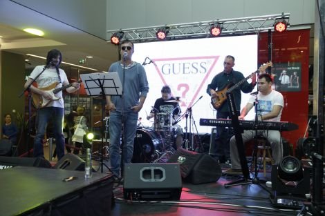 Poznati na Jeansomaniji u Ušće shopping centru