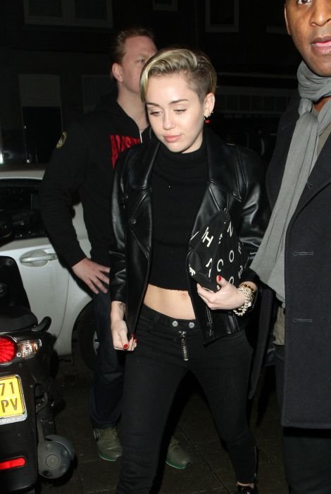 Miley Cyrus: Nigde bez vintage Chanel torbice