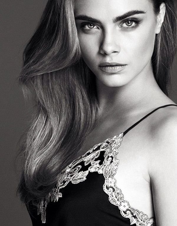 Cara Delevingne: Odbacila široku odeću i pokazala seksi šarm
