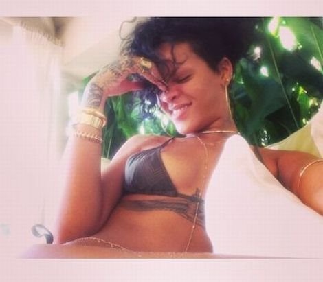 Rihanna praznike dočekuje u bikiniju