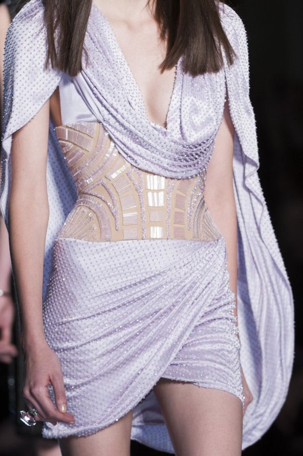 Mini-trend sa Haute Couture: Naglašeni struk