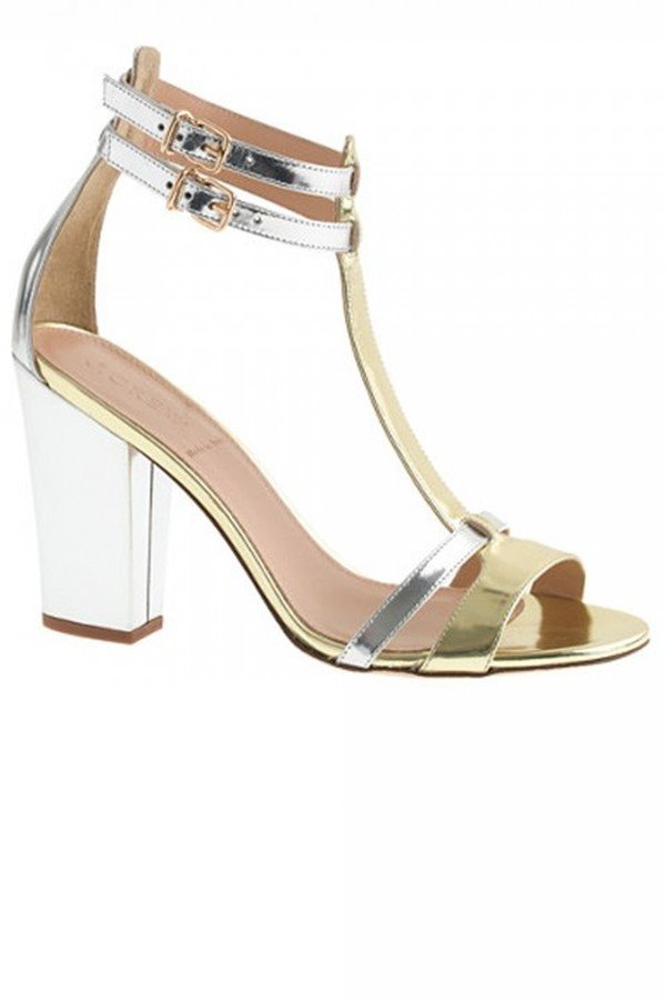 Trend za leto: Statement sandale