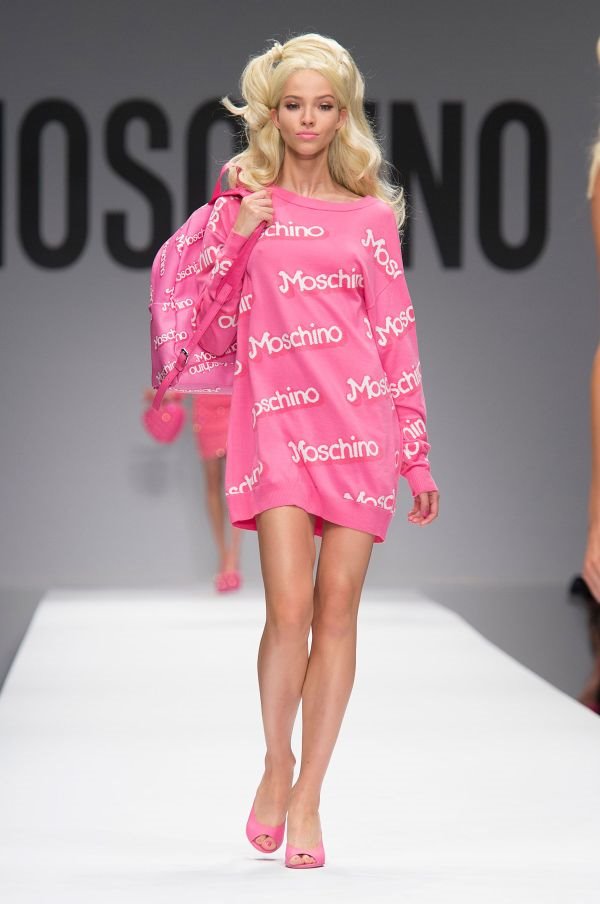 Barbie world na Moschino reviji za proleće / leto 2015