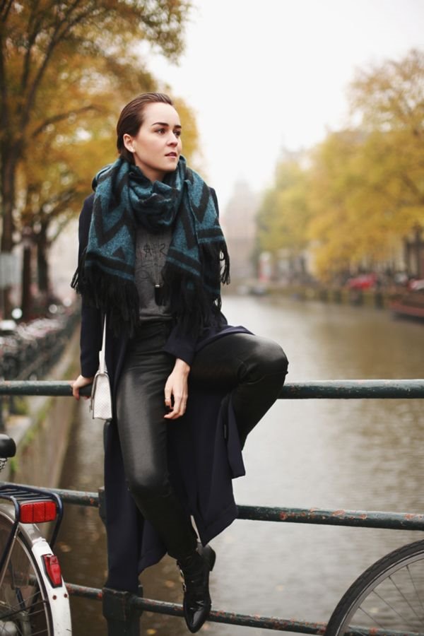 Street style: 10 savršenih zimskih kombinacija sa infinity šalom