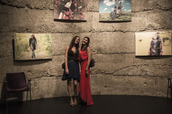 Milica Opačić predstavila svoju novu kolekciju "10 Feathers" u galeriji Štab