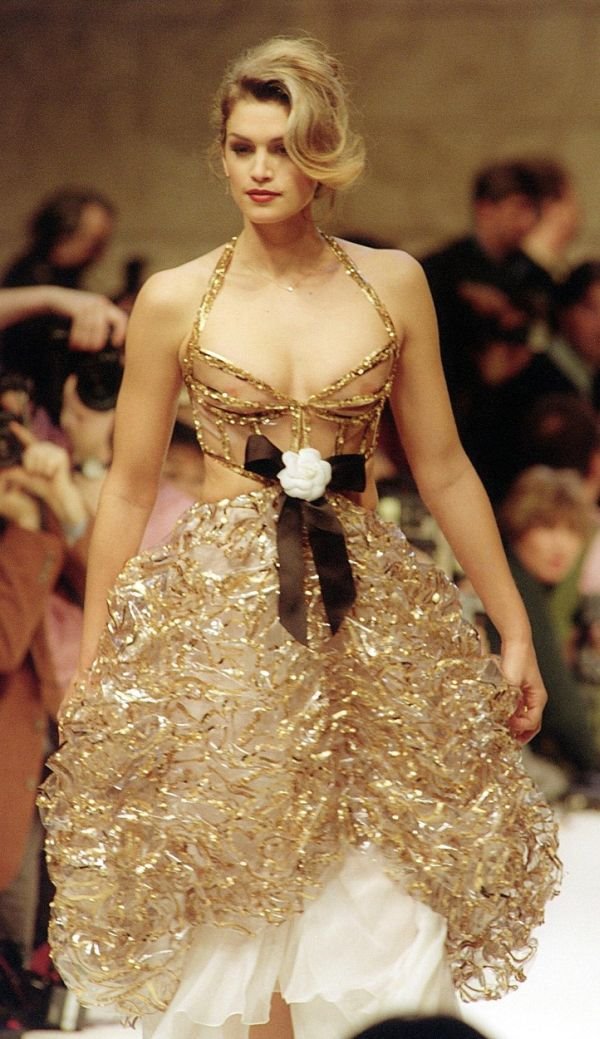 8 retro fotografija koje dokazuju da je Cindy Crawford ultimate modeling zvezda