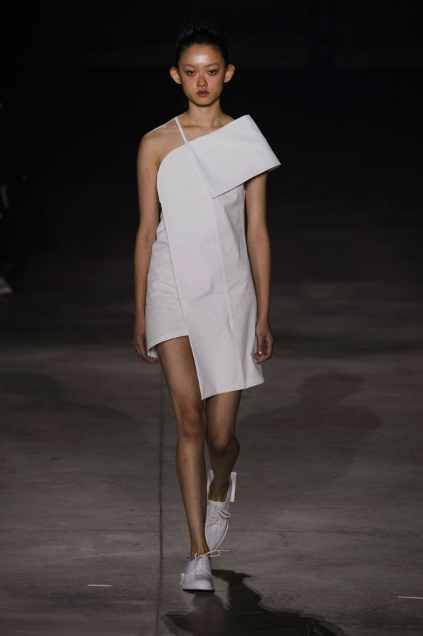 Nestvarni beli konj i ogromno klupko od platna obeležili sam start PFW-a