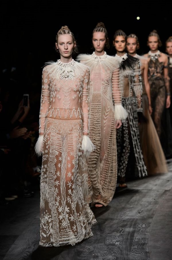 Valentino: Romantika puna folkornih detalja iz afričke kulture