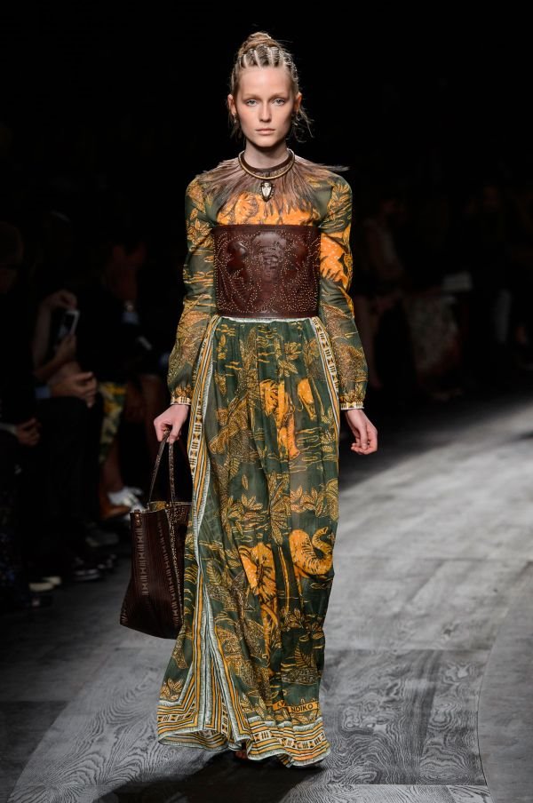 Valentino: Romantika puna folkornih detalja iz afričke kulture