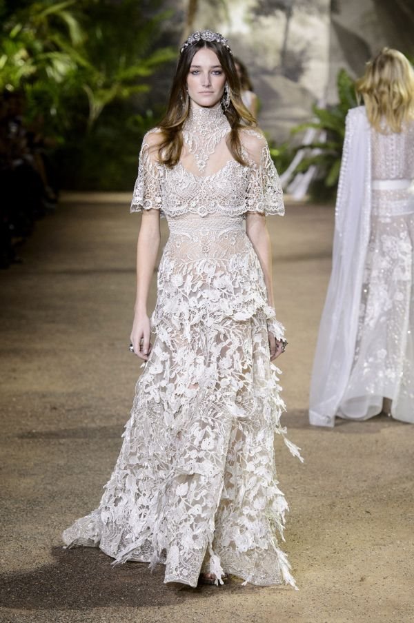 Elie Saab s/s 2016: Visoka moda s elementima indijskog kostima i edvardijanske ere