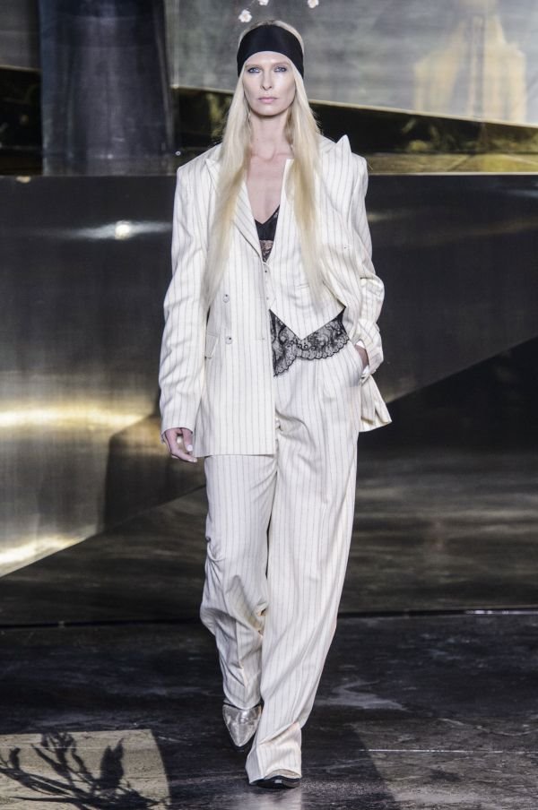 Show koji je obeležio 2. dan PFW-a: Ženstvena snaga i individualnost kolekcije H&M Studio AW16