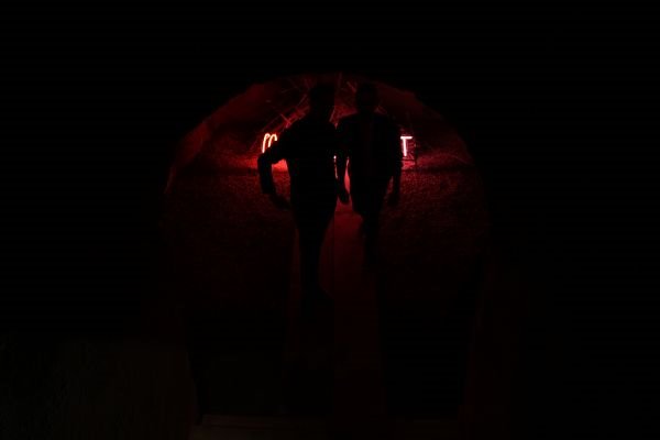 Atmosfera sa izložbe svetlosnih instalacija "Rečenice/Sub my Title"